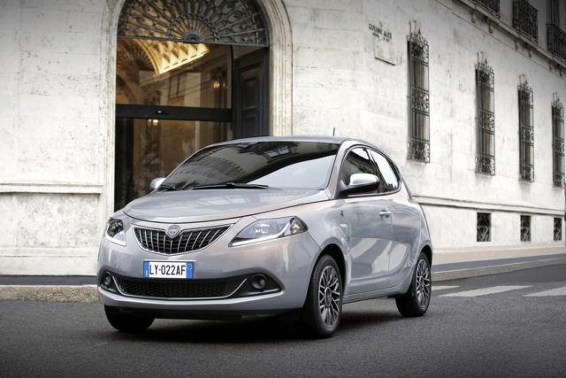 Bientôt disponible  Chez JFAuto 😍
Lancia Ypsilon 1.0 Hybrid Silver
Pour info : ☎ 021.357.55.58